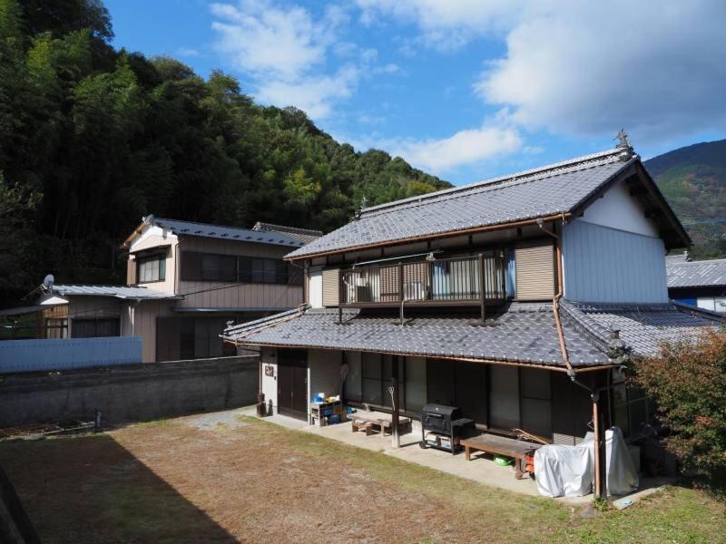 四国旅行のhub拠点 古民家ゲストハウス Heso Camp มิโยชิ ภายนอก รูปภาพ