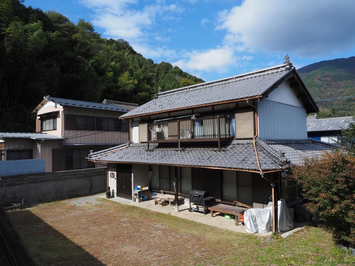 四国旅行のhub拠点 古民家ゲストハウス Heso Camp มิโยชิ ภายนอก รูปภาพ